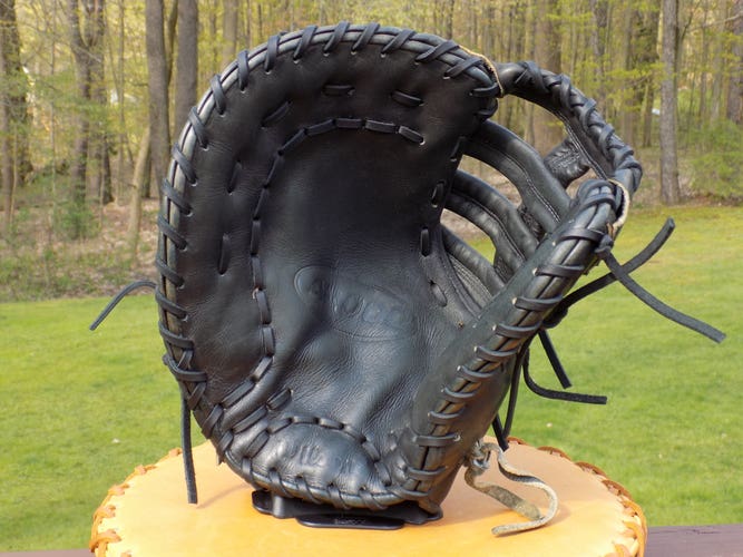 Used Wilson Left Hand Throw First Base A2000 Baseball Glove 12"
