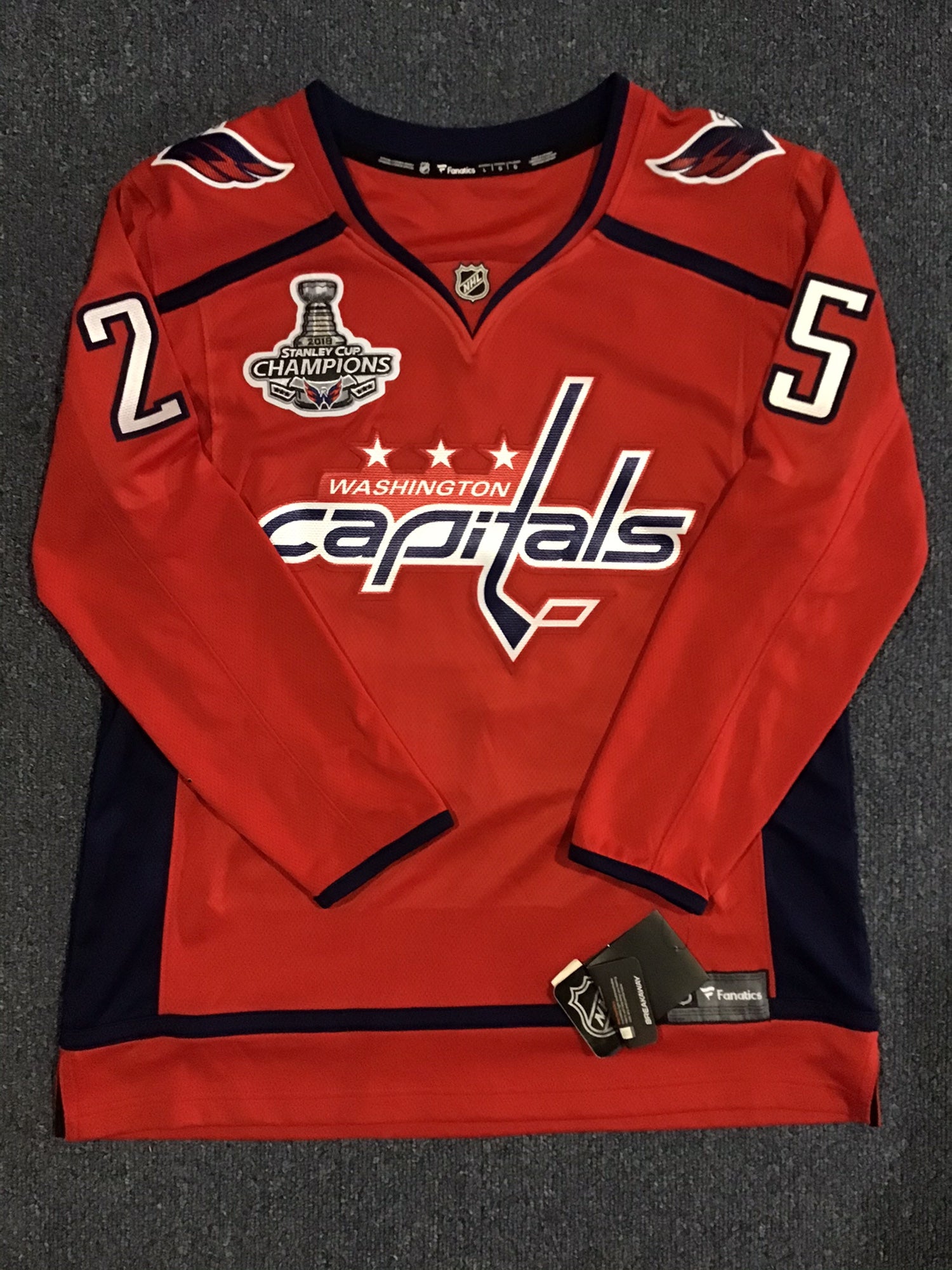 New With Tags Red Washington Capitals Women's XS, S, Lg, Or 2XL Fanatics  Home Jersey (Blank)