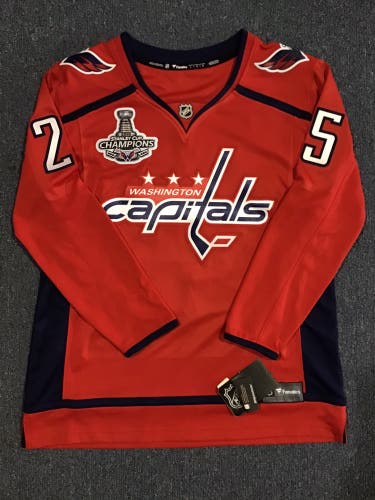 New With Tags Washington Capitals Stanley Cup Champions Women’s Fanatics Jersey ( #25 Smith-Pelly )