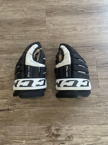 Used CCM 14" Tacks 4 Roll Gloves
