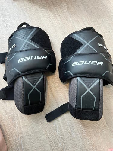 Senior Hockey Goalie Bauer Pro Knee Pads