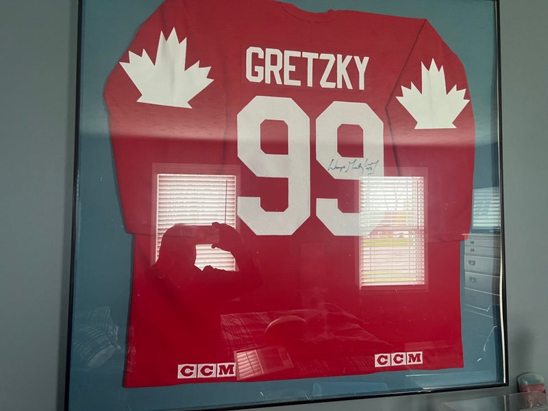 1993 Team Canada Wayne Gretzky signed jersey. | SidelineSwap