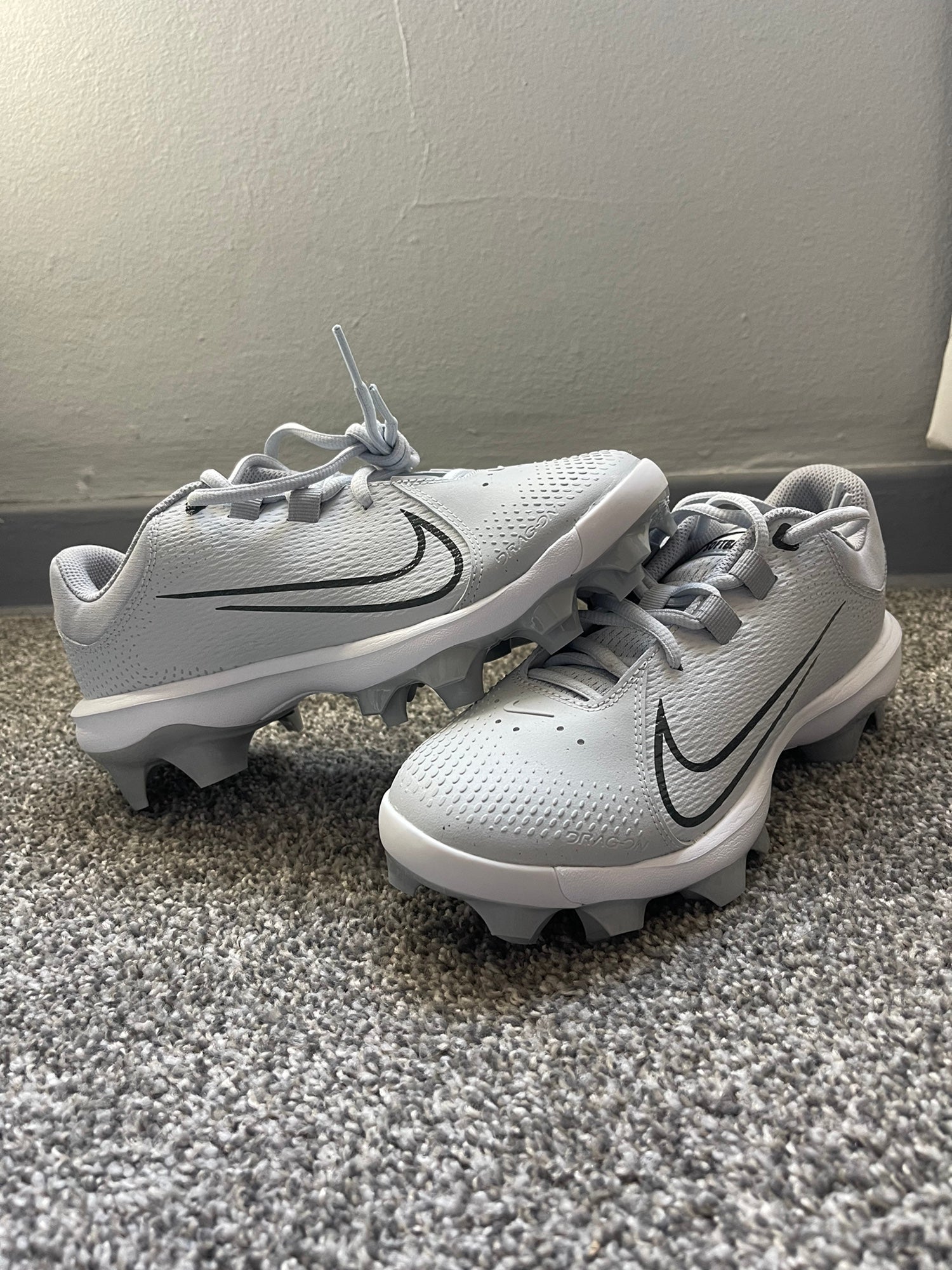 womens cleats size 7