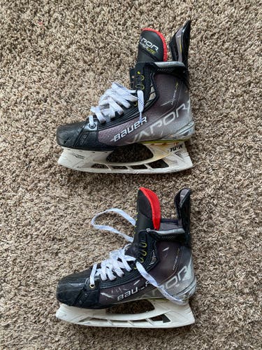 Senior Bauer Regular Width Size 8 Vapor Hyperlite Hockey Skates