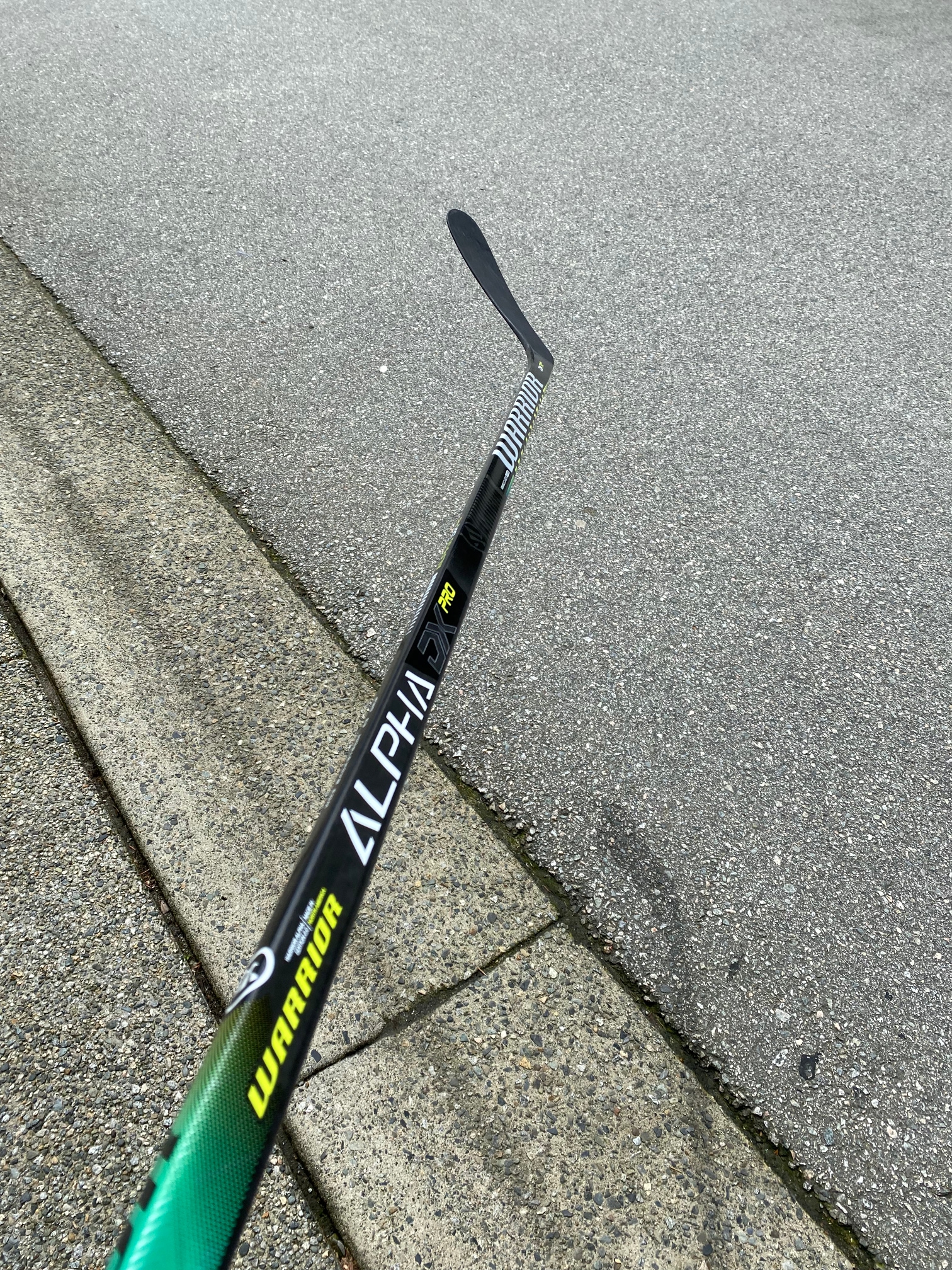 NEW Warrior Alpha DX Pro Hockey Stick (W03/63 flex)