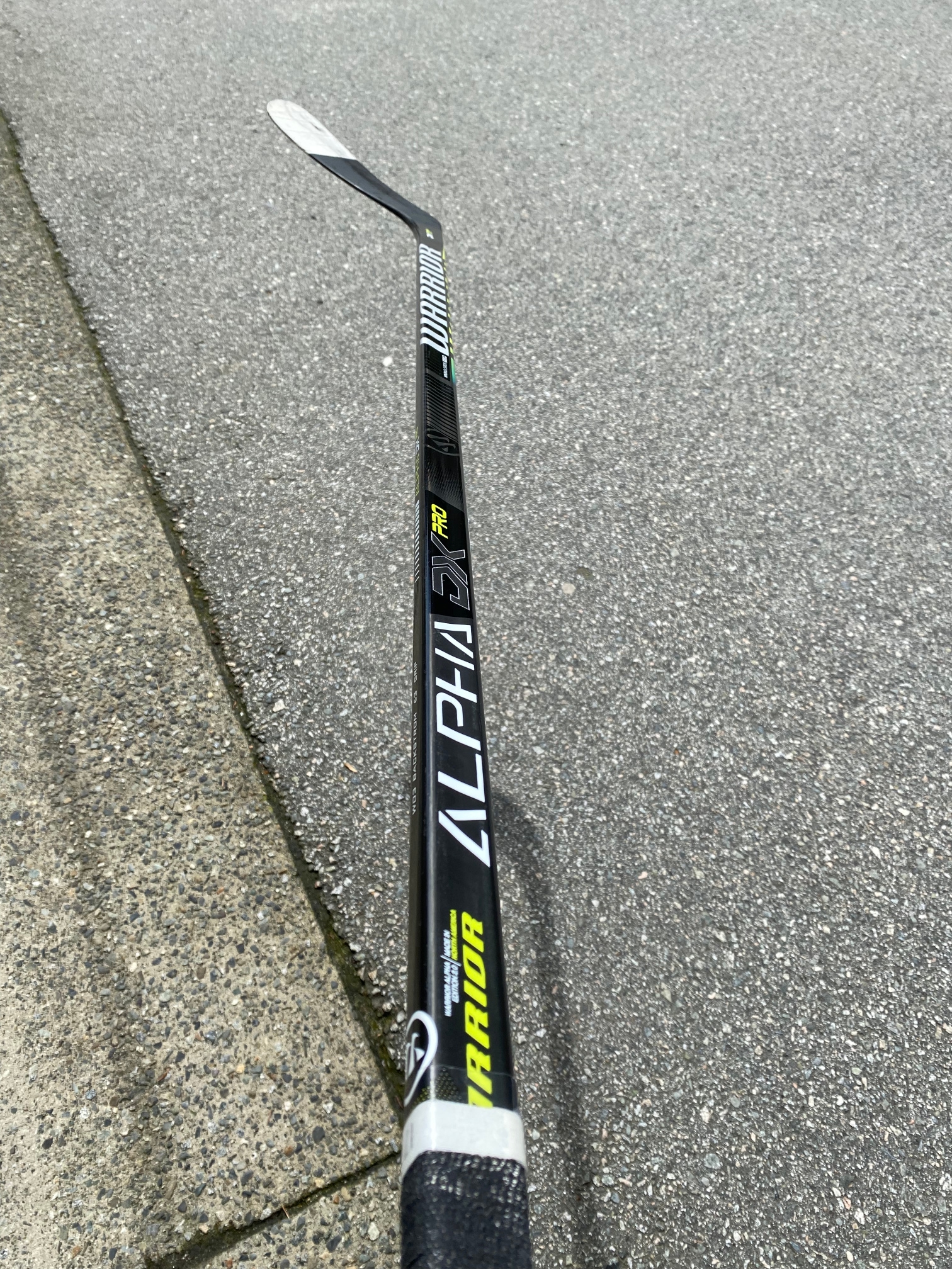 Like NEW Warrior Alpha DX Pro Hockey Stick (W03/63 flex)