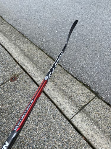 NEW Easton Synergy 650 Hockey Stick (P28/60 flex)