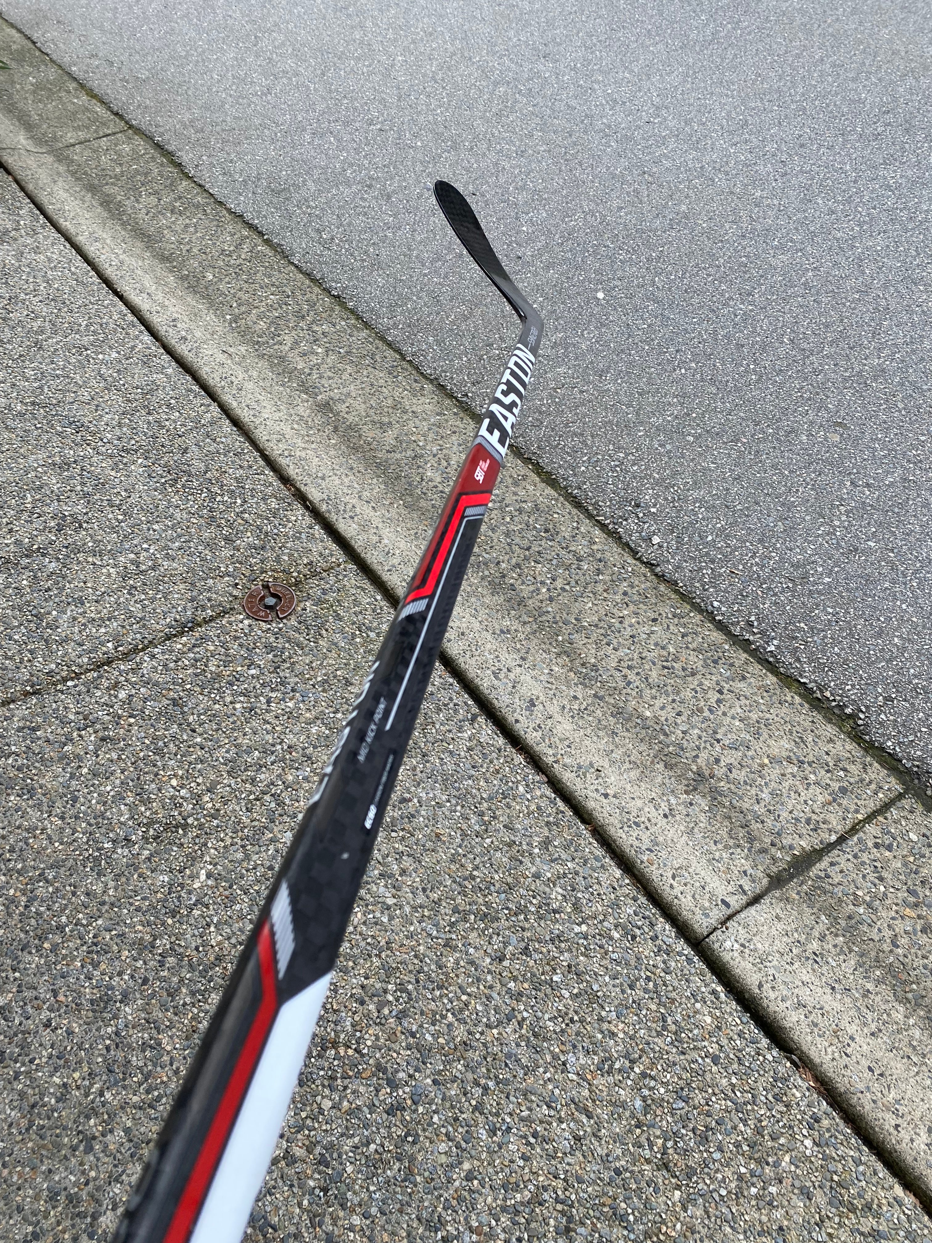 NEW Easton Synergy 650 Hockey Stick (P92/65 flex)