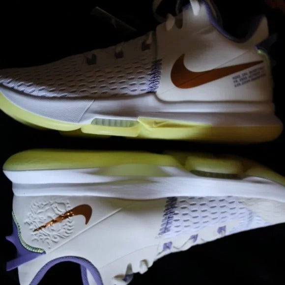 Nike Adults LeBron Witness 5 Summit White/Metallic Basketball Shoes Size 14  | SidelineSwap
