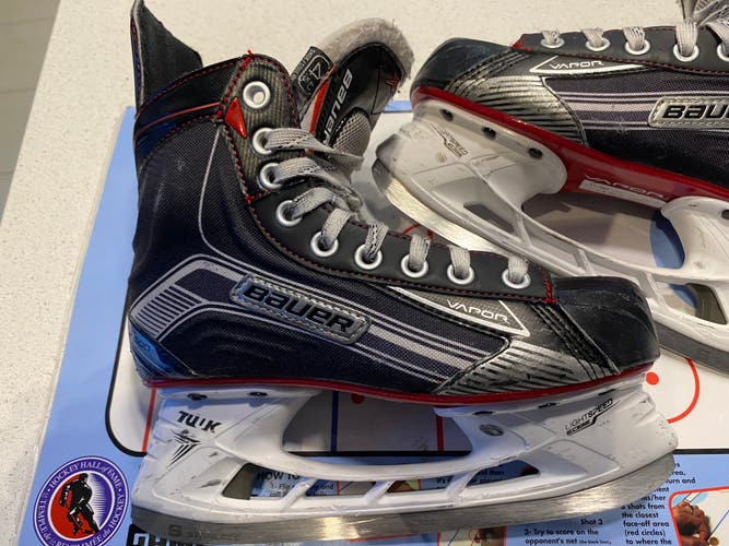 Used Bauer Vapor X500 Size 4.5D Hockey Skates
