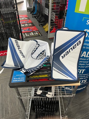 New Bauer Vapor X900 Goalie Glove/Blocker Set