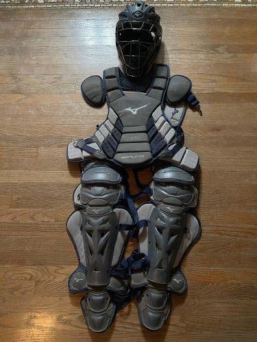 Used Mizuno Samurai Catcher's Set - NAVY