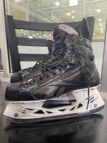 Used Reebok Regular Width Size 9.5 RibCor (Reebok) Hockey Skates
