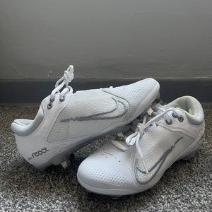 Brand new - Nike Hyperdiamond 4 Elite - Women's Size 7.5 - Softball Metal Cleats