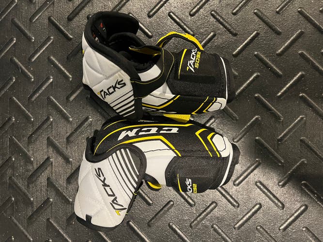 Sr. Medium CCM Tacks 5092 Elbow Pads