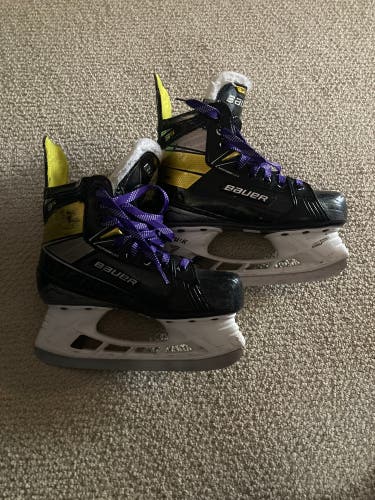 Used Bauer Regular Width Size 3.5 Supreme 3S Hockey Skates