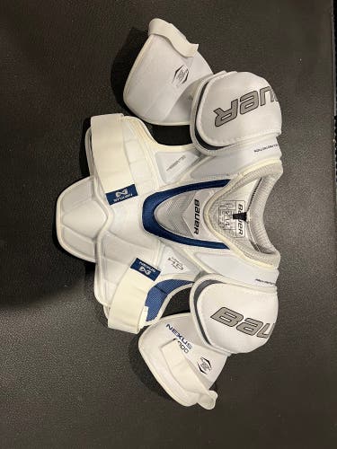 Sr. Large Bauer Nexus 6000 Shoulder Pads