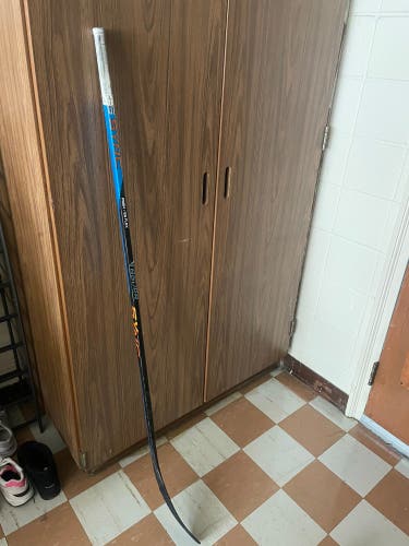 Intermediate Right Handed P92M Nexus Sync Hockey Stick