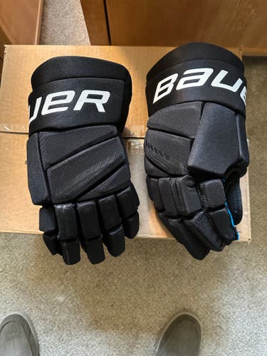Gently used Bauer Senior Bauer X Hockey Gloves 15"