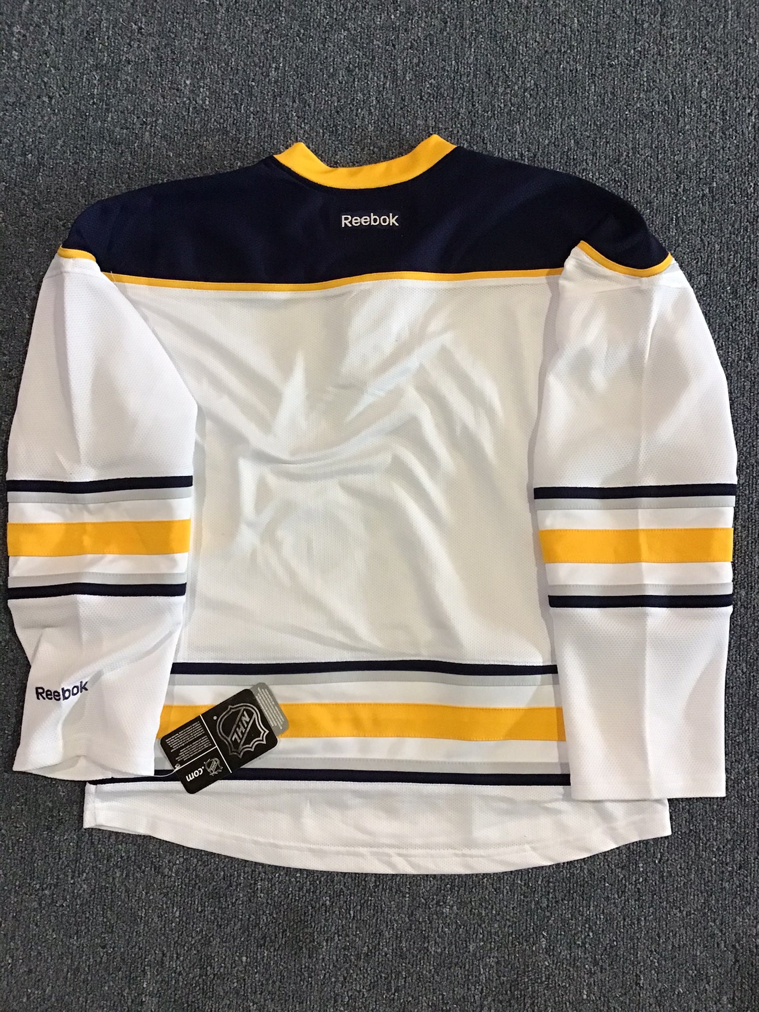 New With Tags White Buffalo Sabres Women's Large Reebok Away Jersey (Blank)