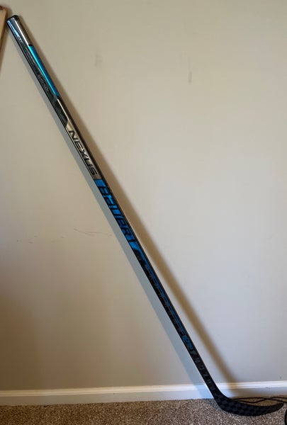Senior Right Handed P92M Nexus 2N Pro Hockey Stick
