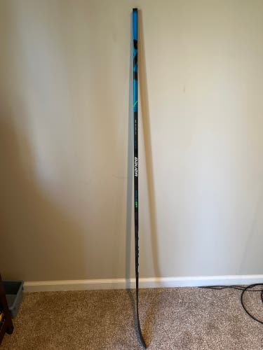 Senior Right Handed P28  Nexus Geo Hockey Stick