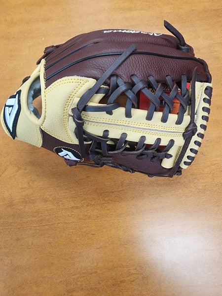 New Akadema Right Hand Throw Infield AMV218 Baseball Glove 11.5"