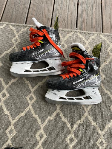 Used Bauer Size 3.5 Vapor 3X Hockey Skates