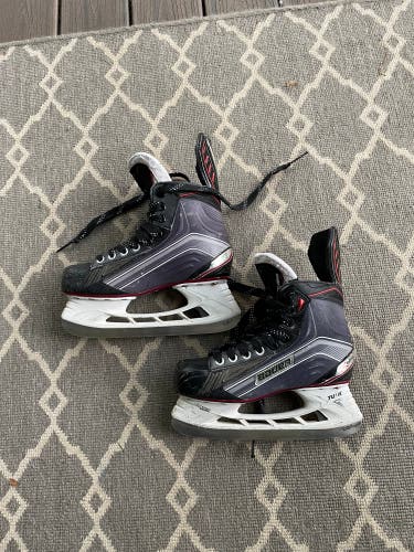 Intermediate Bauer Size 5 Vapor X600 Hockey Skates