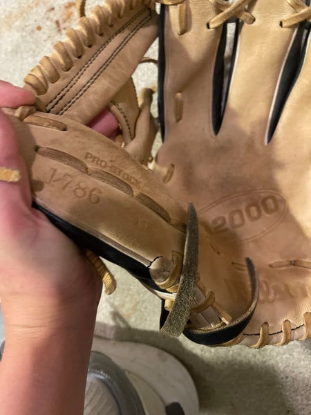 Wilson A2000 1786 Infielder's Baseball Glove, 11.5 - A30-089