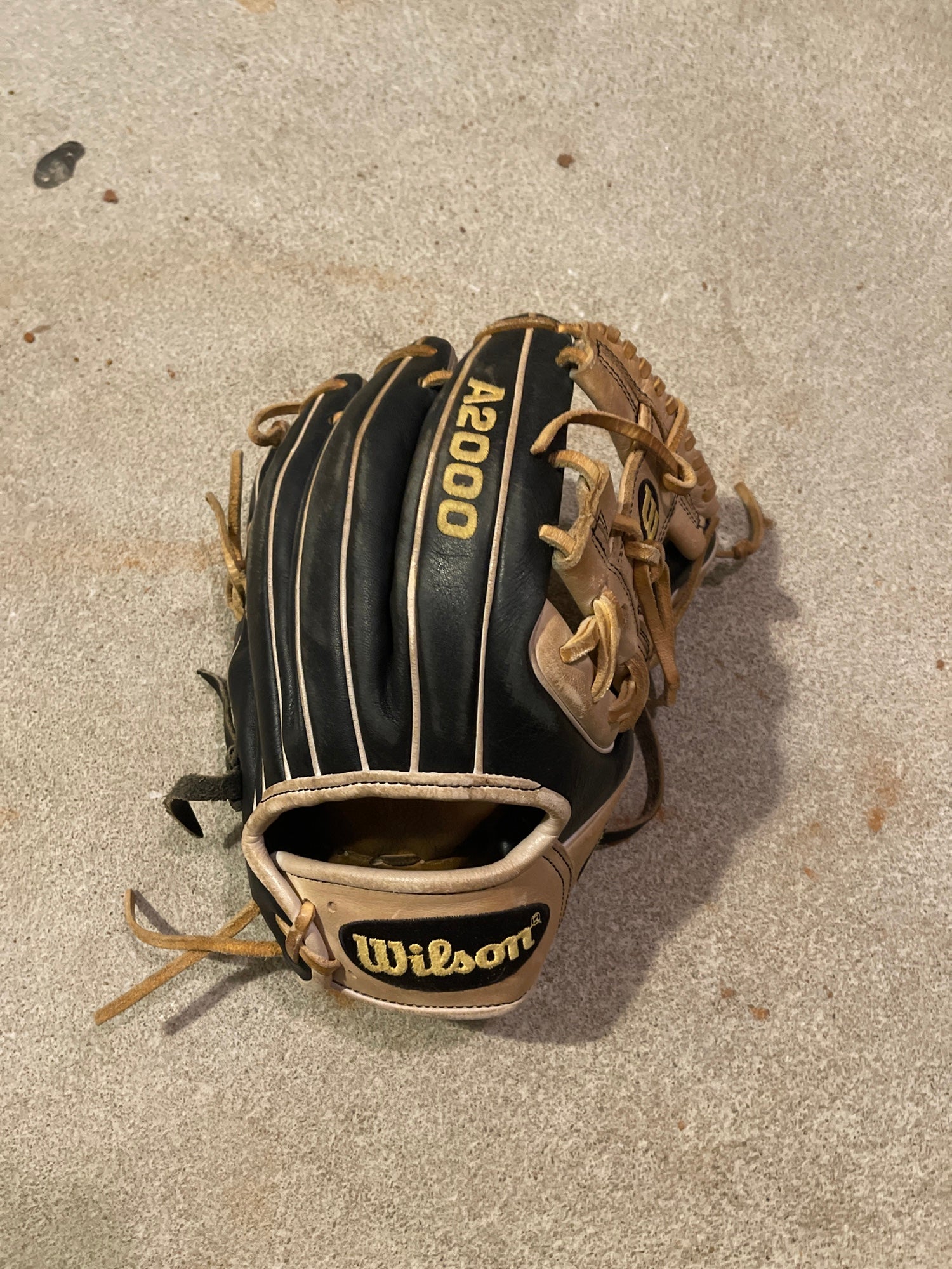 Wilson A2000 1786 Infielder's Baseball Glove, 11.5 - A30-089