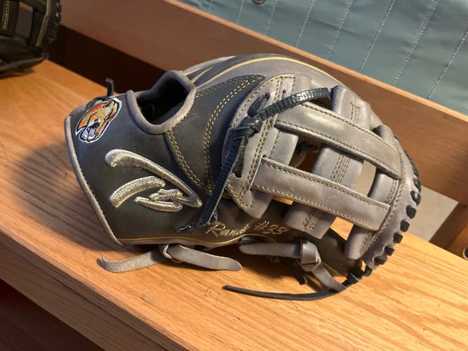 College Issue Tater Glove 12 inch