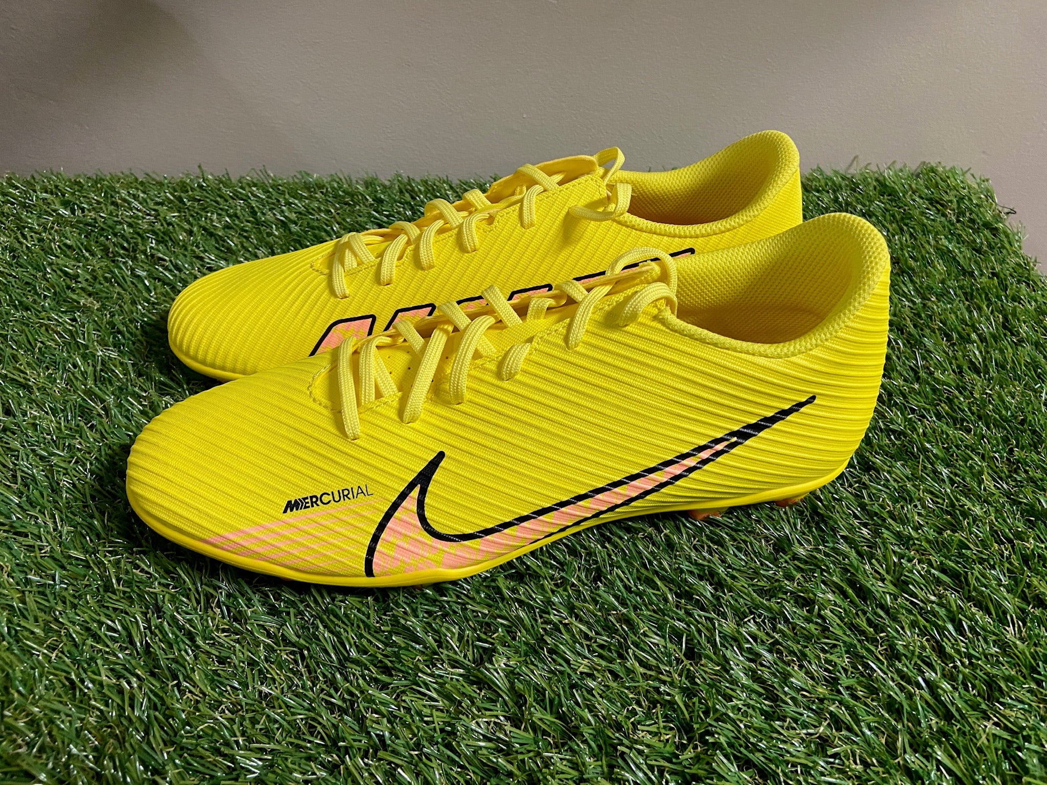 NIKE Nike VAPOR 15 CLUB IC - Chaussures futsal Homme yellow strike/sunset  glow - Private Sport Shop
