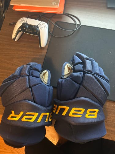 Bauer 15" Vapor Pro Team Gloves