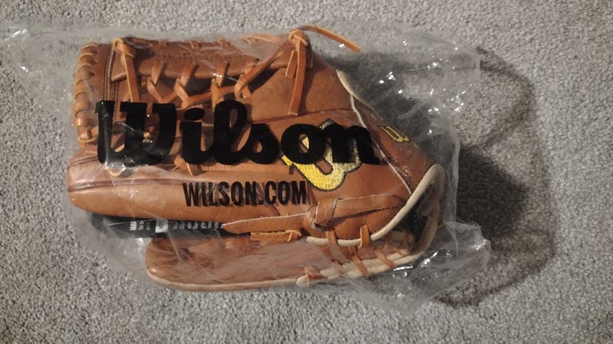 New 2023 Wilson Left Hand Throw A2000 Baseball Glove 11.5"