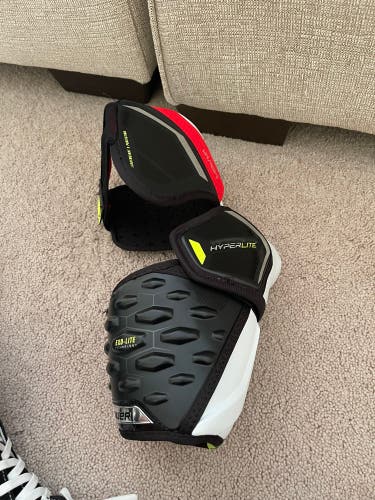 Used Large Bauer  Vapor Hyperlite Elbow Pads