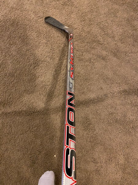 New Easton Synergy ST Lidstrom 100 P5 RH Hockey Stick - Heel Curve -  Composite