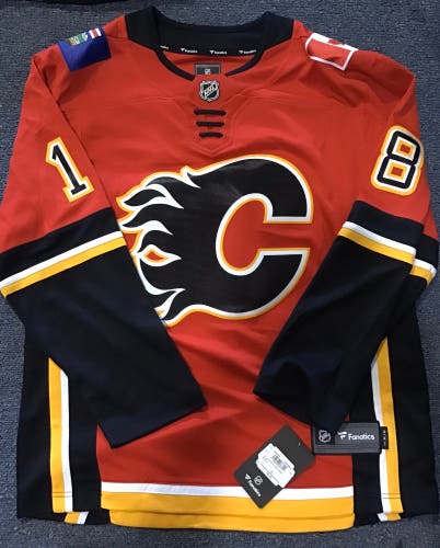 New With Tags Calgary Flames Men’s Medium Fanatics Jersey #18 Neal