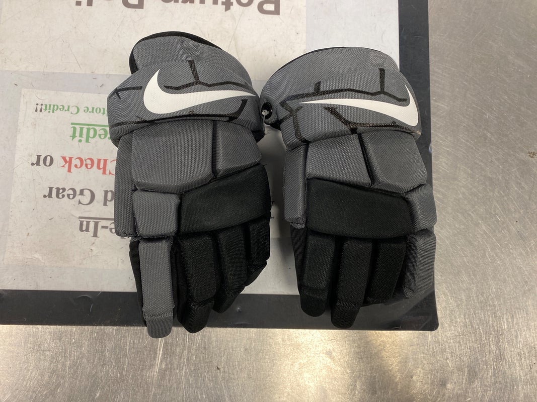New Player's Nike Medium Vapor LT Lacrosse Gloves