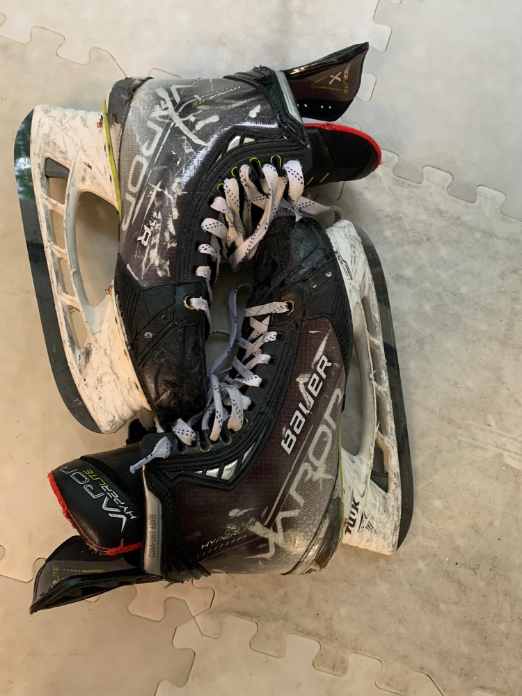 Used Bauer Regular Width Size 8.5 Vapor Hyperlite Hockey Skates