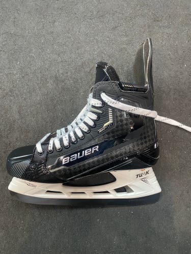 New Pro Stock Bauer Wide Width Size 10.5 Supreme Mach Hockey Skates