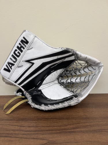 Vaughn Velocity V9 Pro Goalie Glove
