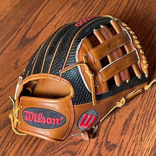 Wilson A2000 DW5 12 Inch Baseball Glove