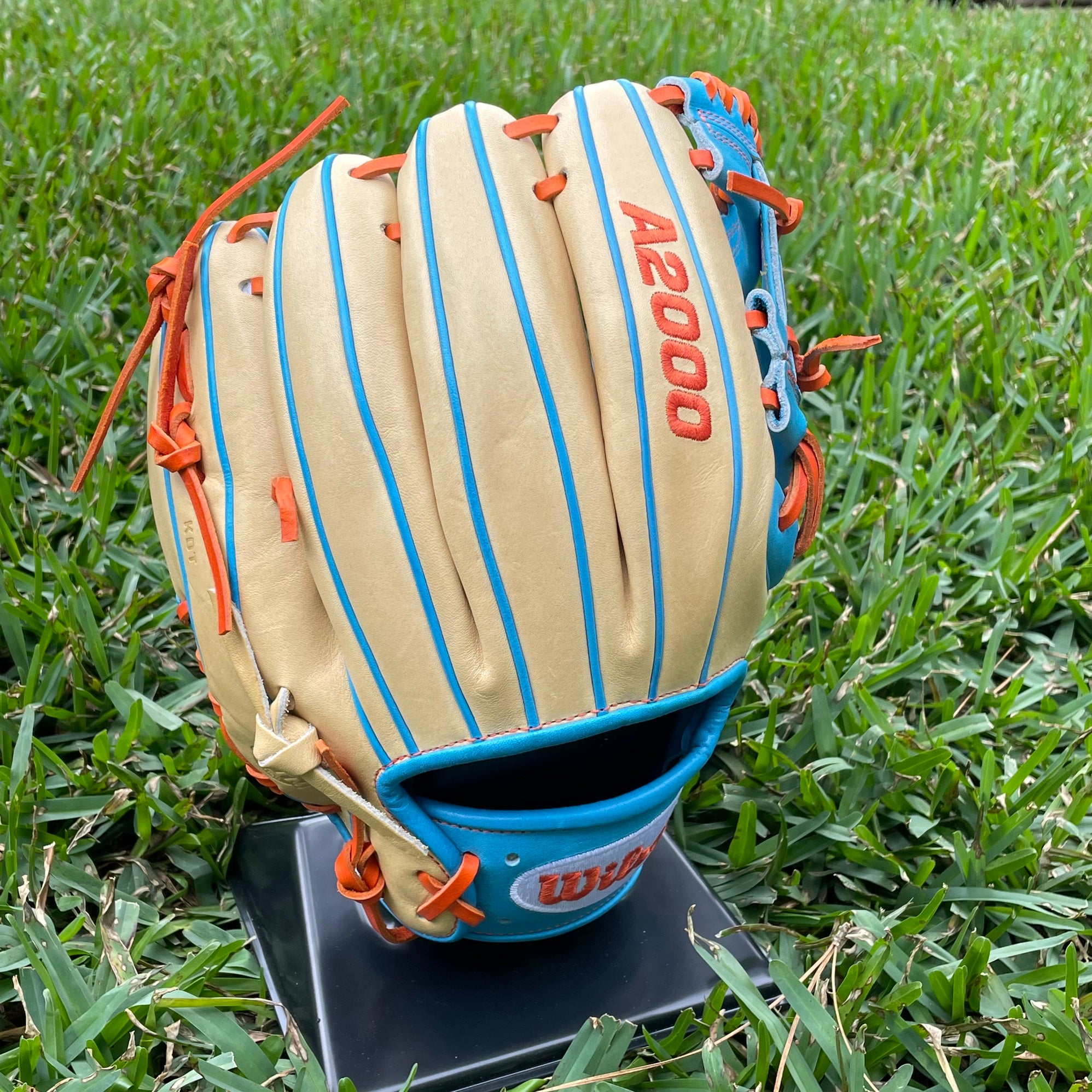 NWT Wilson A2000 1788 Tropical Blue 11.25