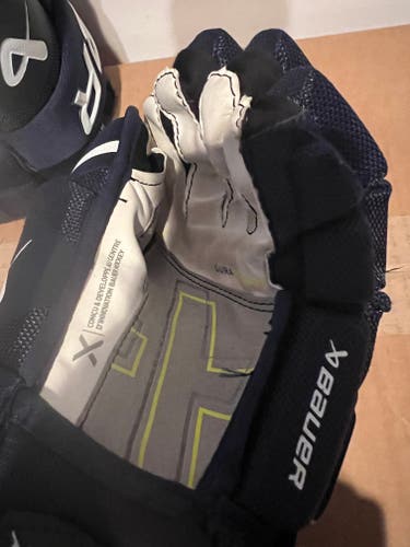 Used Bauer Vapor Hyperlite Gloves 13"