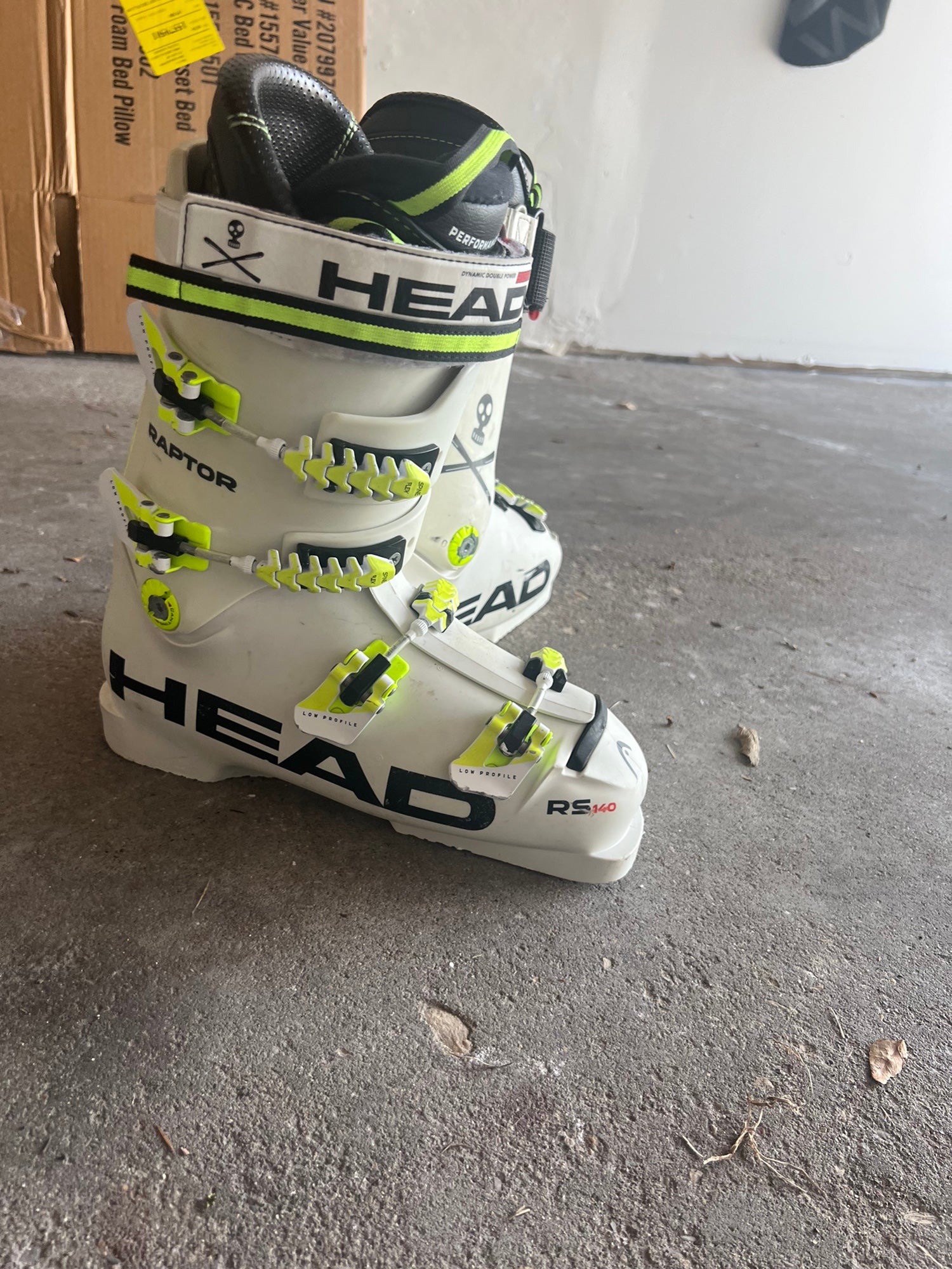 Unisex HEAD Raptor 140 RS Ski Boots | SidelineSwap