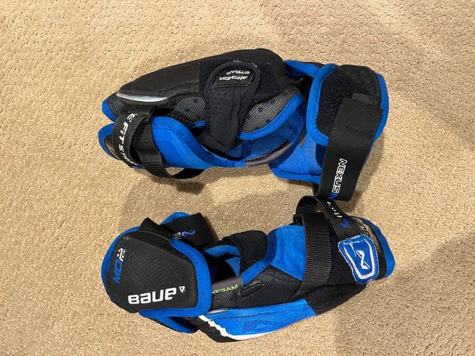 Medium Bauer  Nexus 2N Elbow Pads