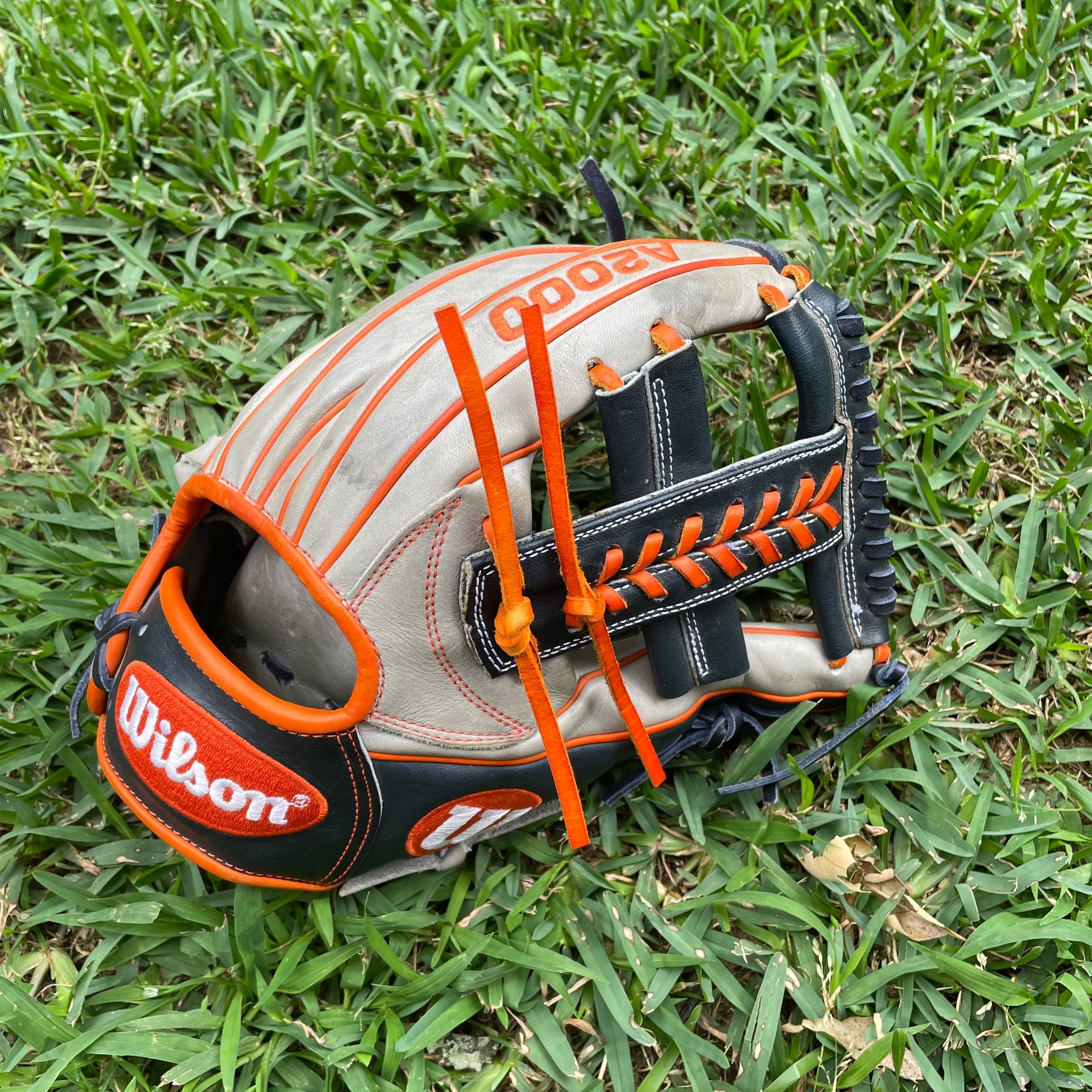 wilson a2000 CC1 11.75 baseball glove- Carlos Correa Game Model