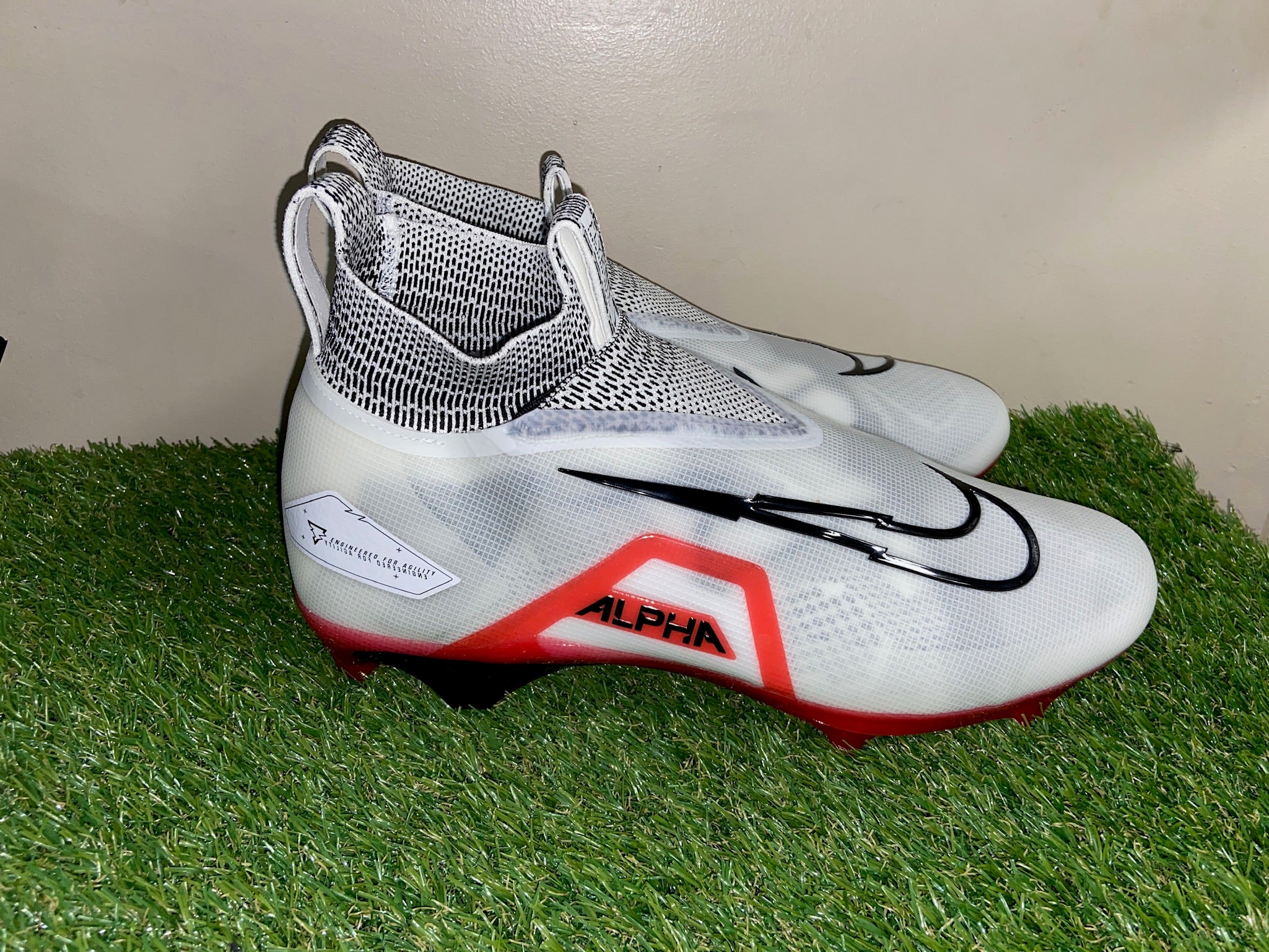 Nike Alpha Menace Elite 3 Football Cleats White University Red CT6648-103 Nike Alpha Menace Elite 3 Men main image 2