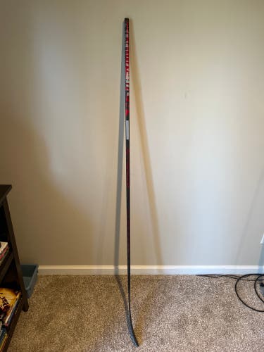 Senior Right Handed P28  Jetspeed FT4 Pro Hockey Stick